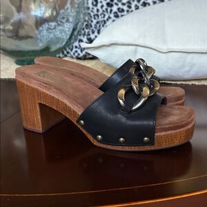 White Mountain Black Leather Mules with Gold Chain
